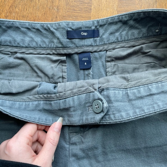 GAP Gray Fabric Shorts - Size 4 - Picture 7 of 7
